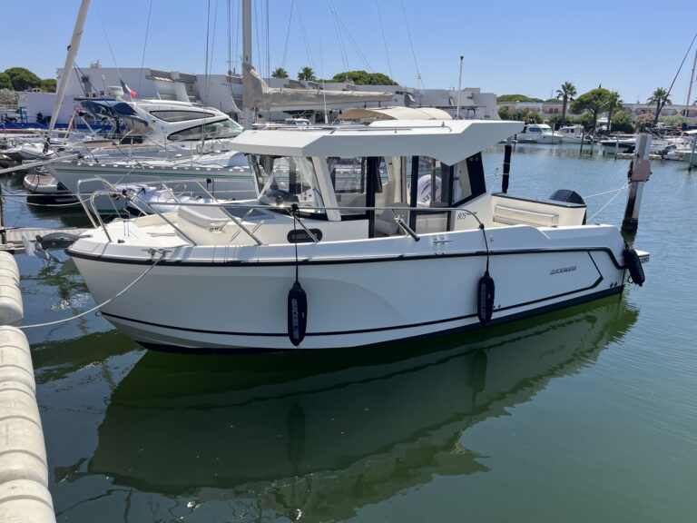 QUICKSILVER 805 PILOTHOUSE CAPTUR